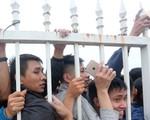 Chen chúc mua vé trực tiếp trận Việt Nam - Malaysia