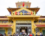 Tiểu thương tất bật chuẩn bị khi chợ Bình Tây hoạt động trở lại