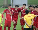 Tuyển thủ VN muốn ban huấn luyện thu điện thoại để... khỏi bị xin vé