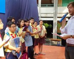 Học tiếng Anh từ lớp 6 vẫn không giao tiếp được: do cô hay trò?