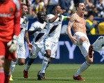 Cú vô lê 37m của Ibrahimovic giành giải bàn thắng đẹp nhất năm tại MLS