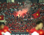 CĐV đốt pháo sáng trên sân Mỹ Đình, VFF hồi hộp chờ án phạt
