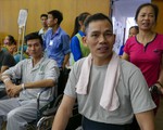 Cắt tóc, gội đầu 300 bệnh nhân ngay trong bệnh viện