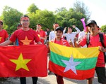 CĐV Myanmar và VN ùn ùn đến sân Thuwunna
