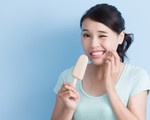 Vì sao ta thấy ‘buốt tận óc’ khi cắn miếng kem đầu tiên?