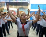 Học trò Sài Gòn thích thú tập thể dục với nhạc võ Vovinam