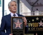 Michael Douglas nhận sao trên Đại lộ Danh vọng sau 50 năm