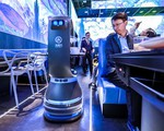 Nhà hàng lẩu đầu tiên sử dụng nhân viên phục vụ bằng robot