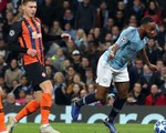 Sterling xin lỗi cho "Quả Penalty kỳ dị"