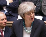 Bà May hoãn bỏ phiếu thỏa thuận Brexit tại quốc hội