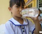 Sẻ chia sẻ nước sạch với học trò miền biên giới Đồng Tháp