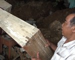 Quảng Ngãi: một nhà văn hóa xã bị núi lở vùi lấp