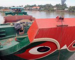 "Cát tặc" nhảy sông tẩu thoát khi phát hiện công an