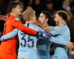 Đá bại Leicester trên chấm luân lưu, M.C vào bán kết League Cup
