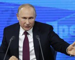 Bị hỏi khó chuyện hôn nhân, ông Putin vui vẻ trả lời