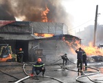Cháy lớn ở xưởng kinh doanh pallet gỗ gần ngã tư Vũng Tàu