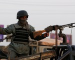 Mỹ mới tuyên bố rút quân, khu cơ quan chính phủ Afghanistan bị tấn công