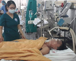 Trưởng trạm y tế nhập viện vì ngộ độc sau khi uống rượu