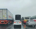 2 tai nạn liên tiếp, cao tốc Pháp Vân - Cầu Giẽ kẹt cứng