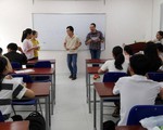 Sinh viên thiếu môi trường học tiếng Anh