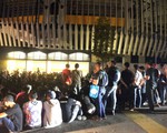 Từ tối 8-12, cả ngàn CĐV Malaysia đã xếp hàng chờ mua vé trận Malaysia - VN