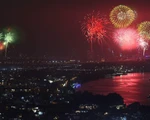 Pháo hoa rực trời chào đón năm mới Mậu Tuất 2018