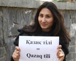 Kazakhstan phải sửa bảng cải tiến chữ viết vì bị dân phản ứng