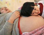 Chê chất lượng trong nước, phụ nữ Trung Quốc ra nước ngoài tìm con