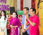 Đoàn phim Gạo chợ nước sông ra mắt ở Viện dưỡng lão nghệ sĩ