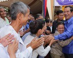 Thủ tướng Campuchia hứa thưởng cho tất cả công chức
