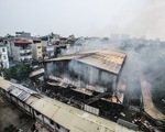 Cảnh tan hoang sau vụ cháy chợ Quang