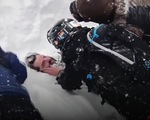 Video giải cứu kì diệu người đàn ông bị vùi lấp trong trận lở tuyết