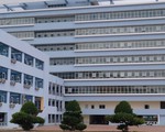 Vợ than tê tay, chồng chửi bới, đánh bác sĩ và điều dưỡng