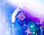 28 tuổi DJ Avicii mất đột ngột, fan đau xót nghe lại nhạc của anh