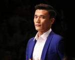 Bùi Tiến Dũng U23 Việt Nam đốt nóng sàn diễn thời trang quốc tế