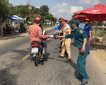 CSGT vùng biên lập "trạm dừng chân dã chiến" cho bà con về quê