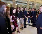 Ca sĩ hai miền Triều Tiên nắm tay hát 