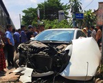 Tàu lửa tông nát đầu xe hơi 4 chỗ tại Đồng Nai