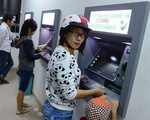 Tạm dừng tăng phí rút tiền ATM chỉ đến hết tháng 6?