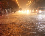 Đường phố Hà Nội ngập nặng sau trận mưa lớn nhất từ đầu năm