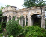 Chờ phân loại, dân thấp thỏm sống trong những biệt thự 