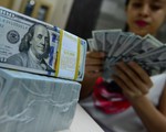 Giá USD tự do giảm về gần bằng giá USD ngân hàng