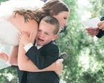 Cậu bé 4 tuổi ôm mẹ kế, khóc nức nở trong đám cưới của bố
