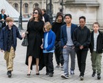 Tòa yêu cầu Angelina Jolie phải cho Brad Pitt gặp các con nhiều hơn
