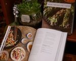 Báo Thái Lan giới thiệu sách về món chay Việt của đầu bếp Canada