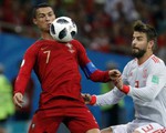 Pique: 'Ronaldo rất thích vờ té ngã'