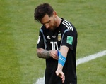 Video: Messi và các cầu thủ Argentina buồn bã rời sân