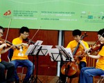 Nhóm nhạc Nhật chơi Diễm xưa cho bệnh nhân ung thư Đà Nẵng