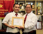 Thưởng tài xế taxi TP.HCM trả ví cho cảnh sát Hàn Quốc để quên