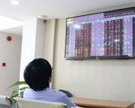 Cổ phiếu ngân hàng bị bán ròng, VN Index thủng mốc 900 điểm